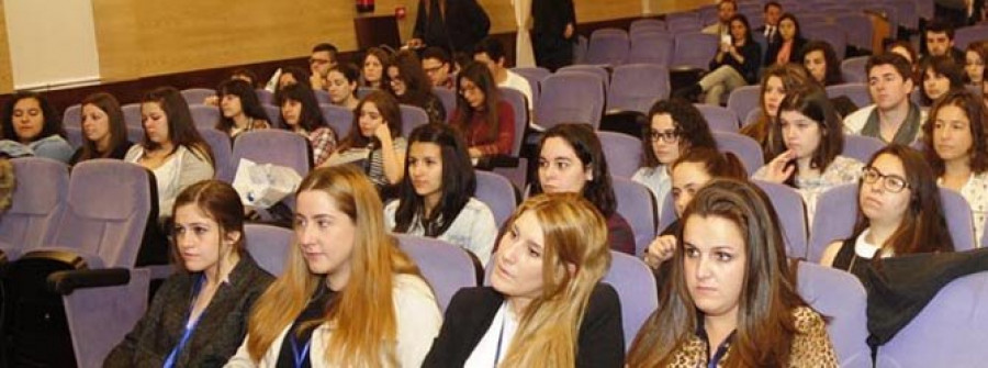 El cuarto Congreso Gallego de estudiantes de Podología reúne a unos 70 inscritos en el campus