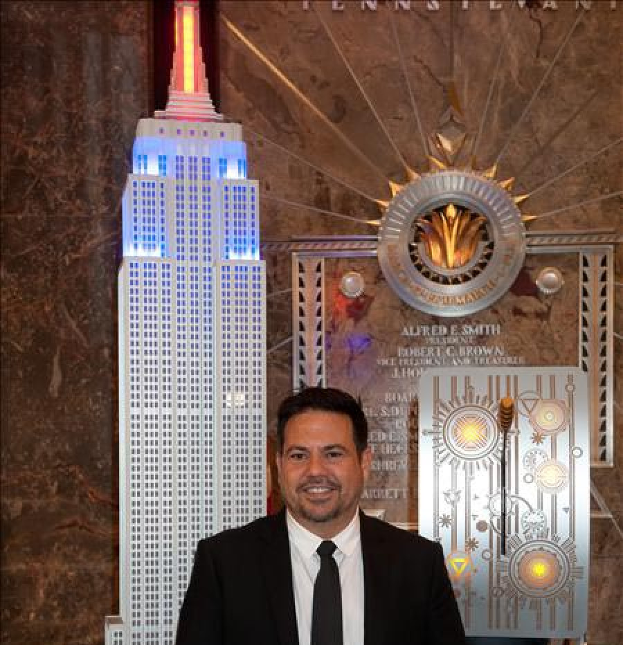 Empire State se ilumina de azul y rojo por centenario de El Diario/La Prensa