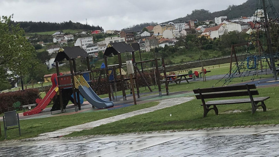 Narón mejora un total de doce parques infantiles con pavimento de seguridad