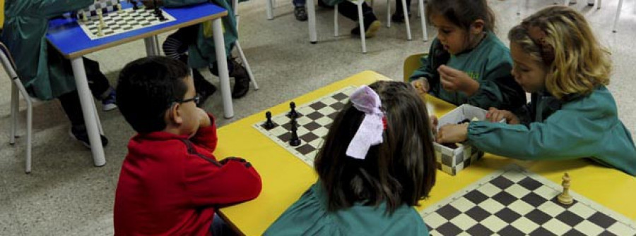 O pioneiro programa “Xadrez nas Escolas” chega este curso  a preto de 2.000 escolares