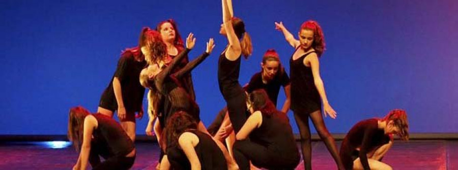 El Auditorio se quedó pequeño para el I Festival de Danza Concello de Ferrol