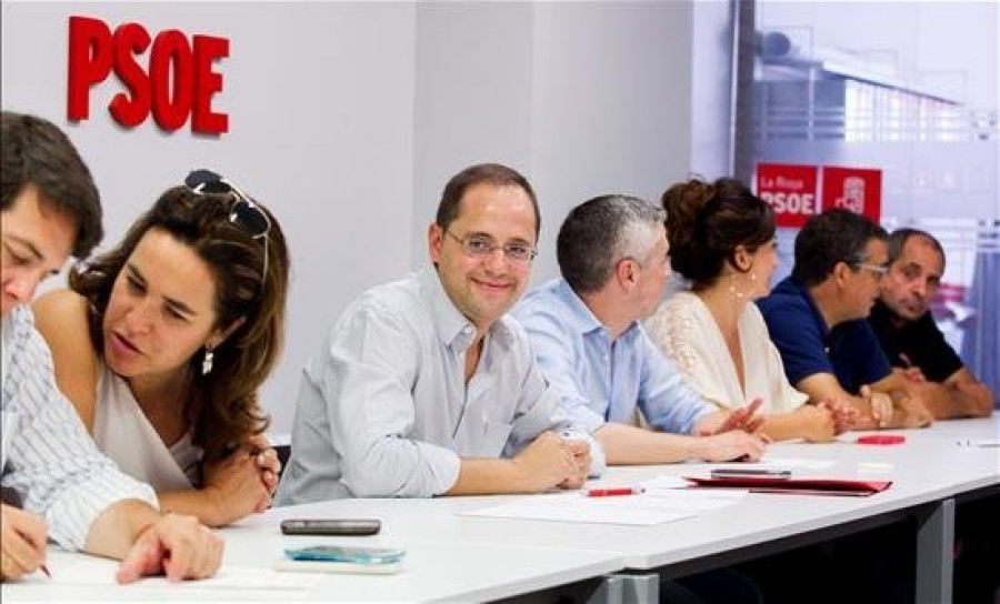 El PSOE afirma que el PP ha tenido "un chute de dinero negro" durante 20 años