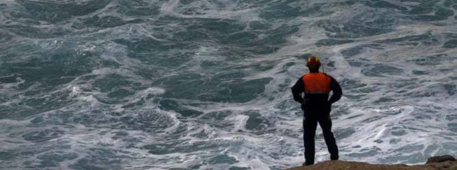 Continúa la búsqueda del joven que se cayó  el sábado al mar en  la zona de Lobadiz