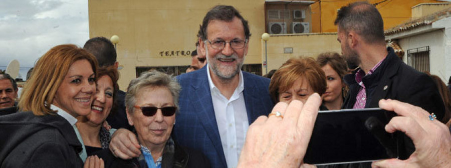 Rajoy rechaza el “sainete” de PSOE y C’s y reafirma su disposición a liderar la gran coalición