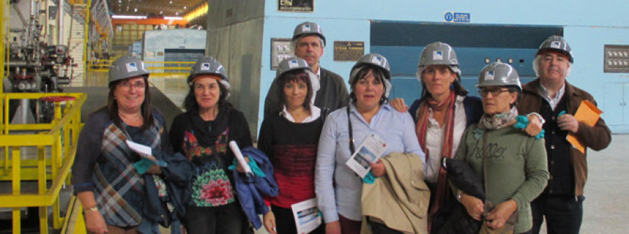 AS PONTES.- Profesores del IES Moncho Valcarce abren el programa Endesa Educa