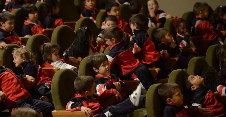 Os grupos profesionais abren o ciclo escolar “Teatro con G”