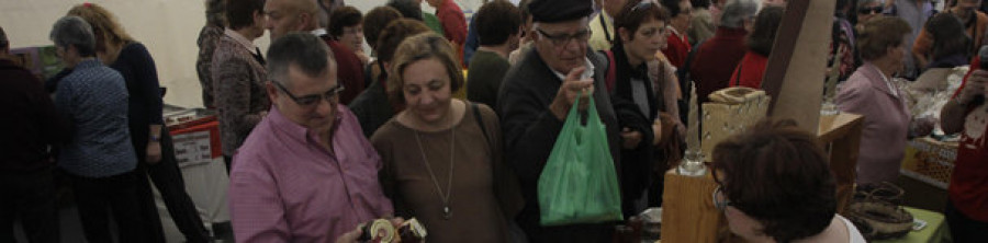 Éxito de participación y ventas en una nueva edición de la Feira do Mel de Ortigueira