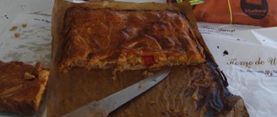 La empanada de Catabois protagoniza hoy las fiestas en el barrio de Catabois