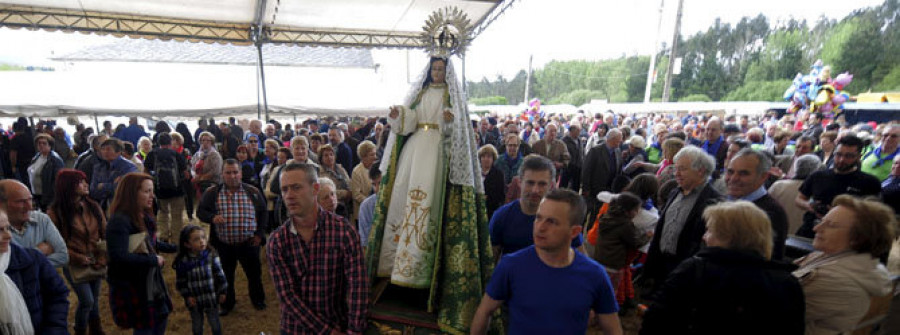 Centenares de personas secundaron ayer en Pedroso la Romería da O