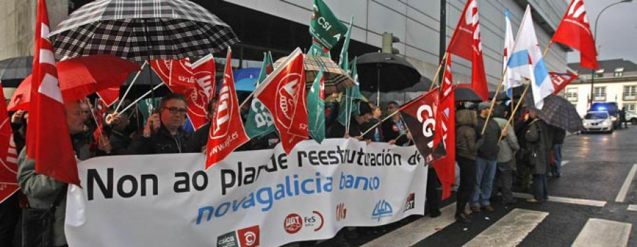 Castellano garantiza a los trabajadores que intentará preservar los empleos en Galicia