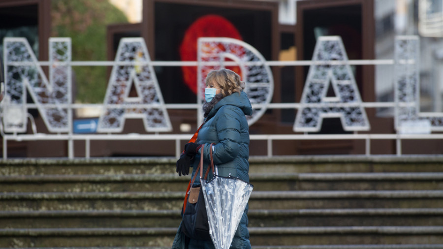 La pandemia no da tregua en Galicia y el año empieza con más contagios nuevos y casos activos