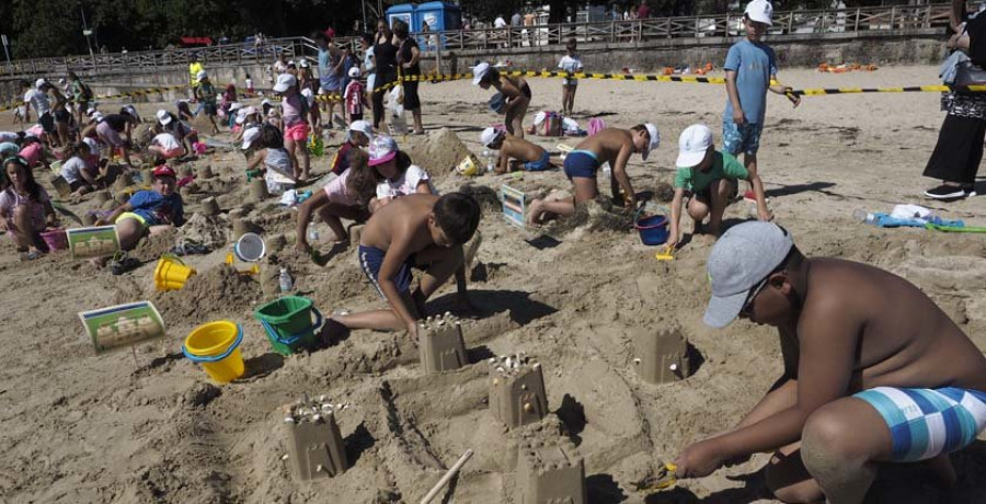 Éxito de participación en el concurso de castillos de arena celebrado en Ares