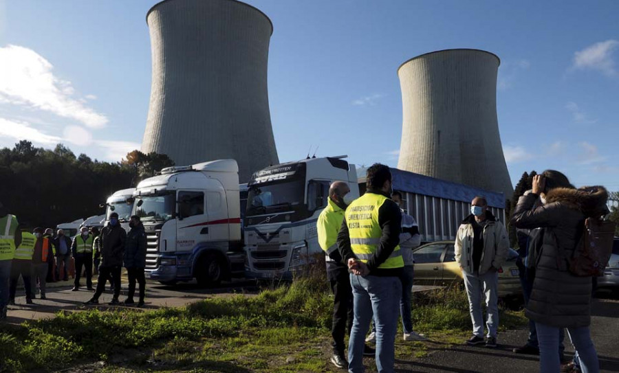 Hasta 2.000 empleos y 50 millones es el impacto previsto por el cierre de la central térmica de Endesa