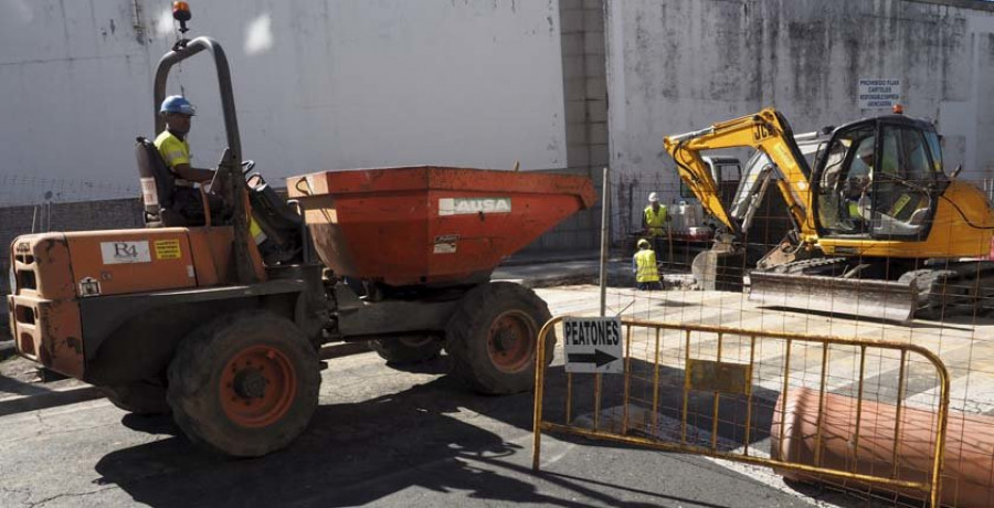 Las obras de saneamiento de Navantia colapsan Esteiro en las horas punta