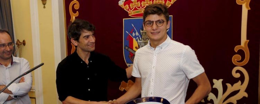 Tomás Manso se lleva el reconocimiento y el cariño de sus vecinos en la maleta