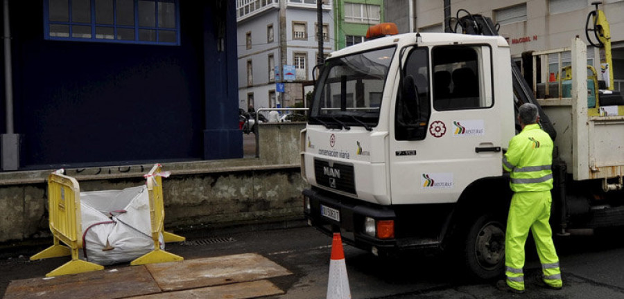 El gobierno descarta hacer municipales varios servicios y opta por privatizarlos