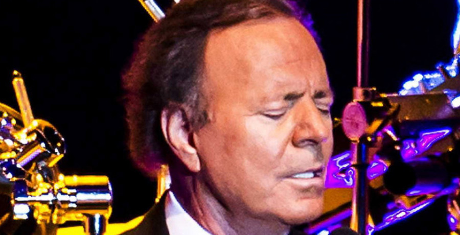 Julio Iglesias cumple 75 años entre la incertidumbre de su carrera