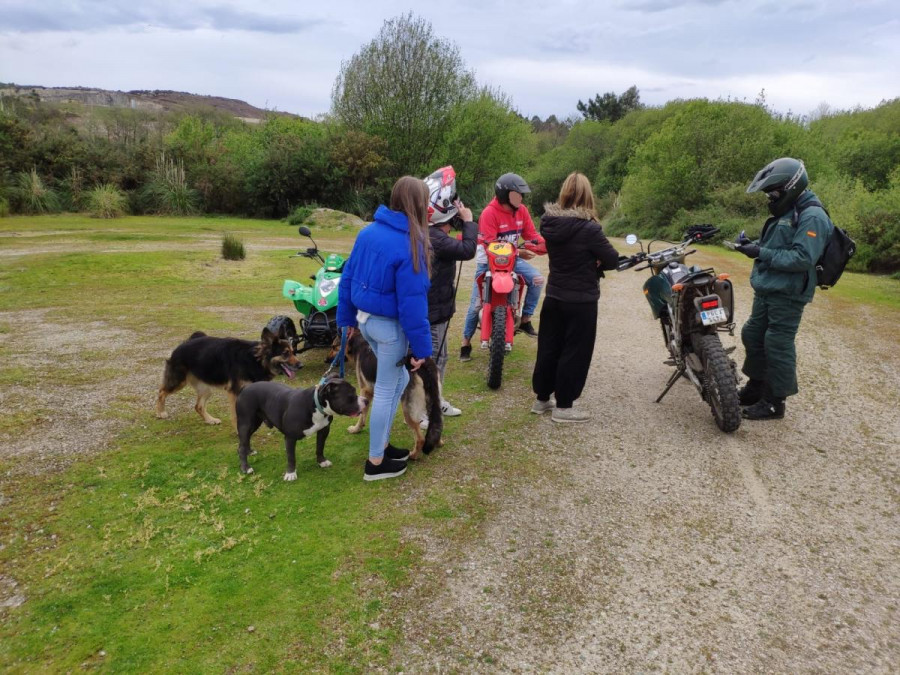 Una familia de Arteixo incumple el aislamiento para pasear en moto y en quad