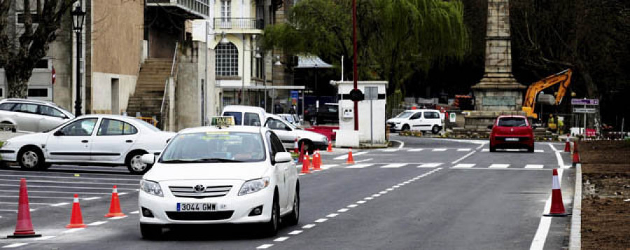 La calle Irmandiños recupera el tráfico rodado de entrada y salida de la ciudad