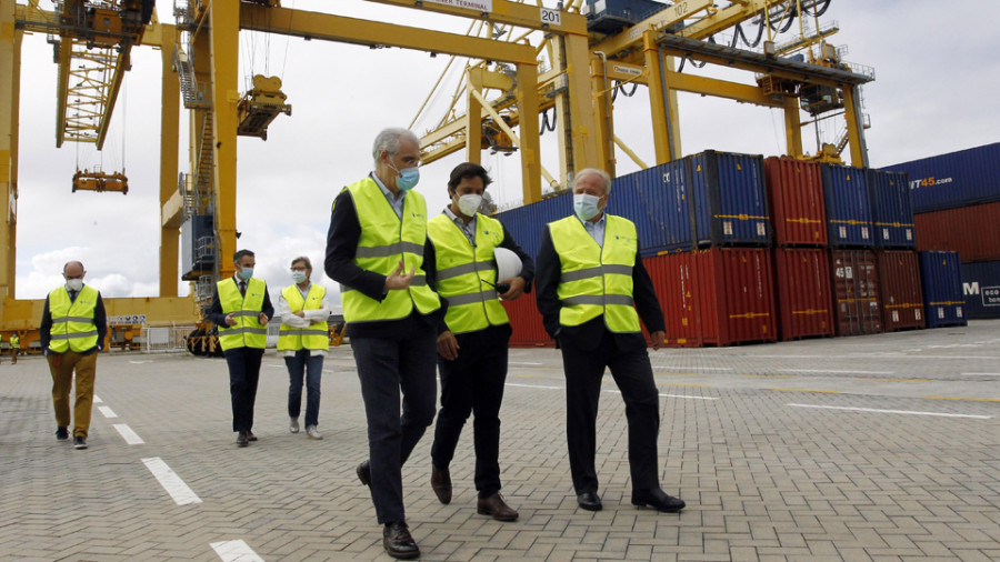 Comienza a funcionar en el Puerto ferrolano la segunda línea de portacontenedores