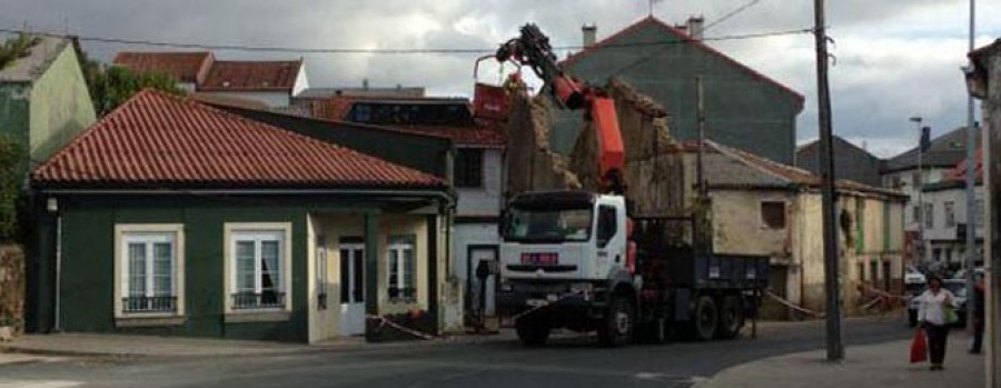 El Concello ordena la demolición de un inmueble en ruinas localizado en Joane