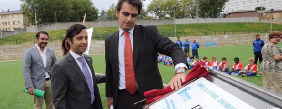 Inaugurado ayer el nuevo campo de fútbol de hierba sintética de Aneiros