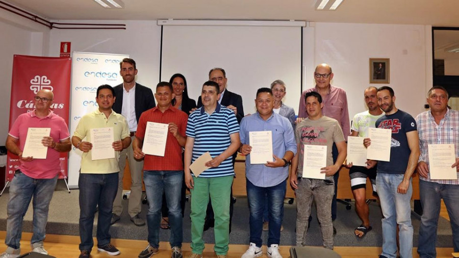 Cáritas y Endesa favorecen la inclusión con un curso de electricidad y comunicaciones