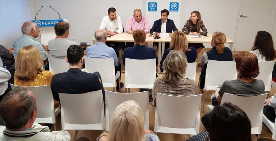 El PP inicia con la “tranquilidad” de la permanencia de Feijóo su renovación