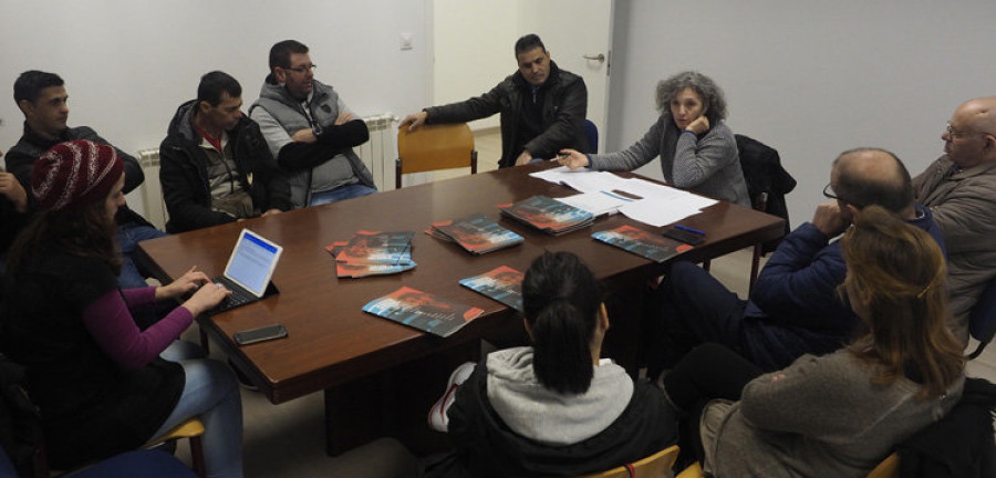 La Cofradía de Ferrol aborda con la diputada Lidia Senra la ley de acuicultura