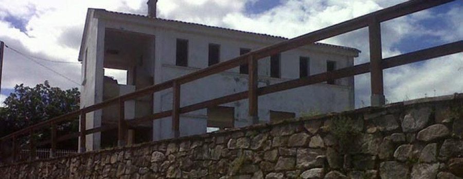 ARES - Comienza la obra de rehabilitación del escolar de Lubre como local de ensayo