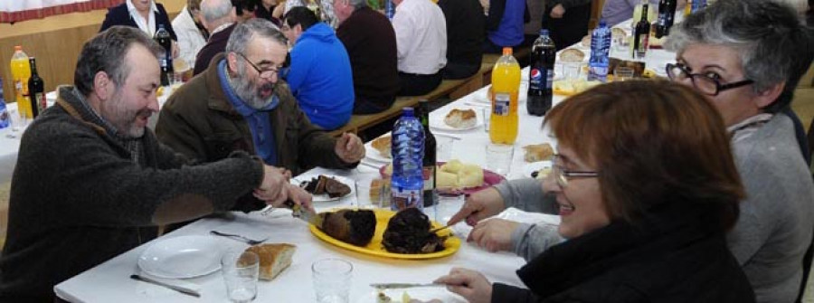Bardaos promociona a festa da chanfaina cun xantar popular