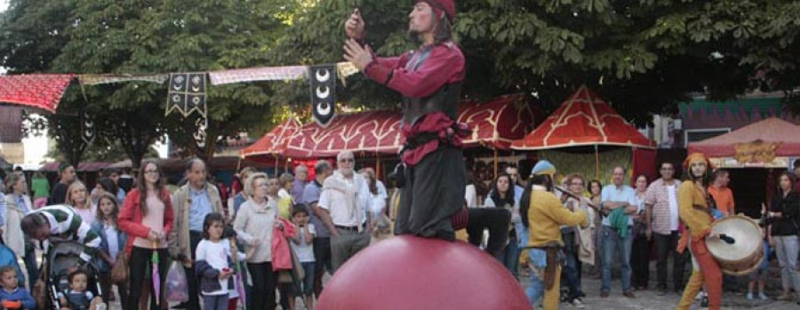 La campaña “Vivamos como galegos” se suma a la oferta de  la Feria Medieval