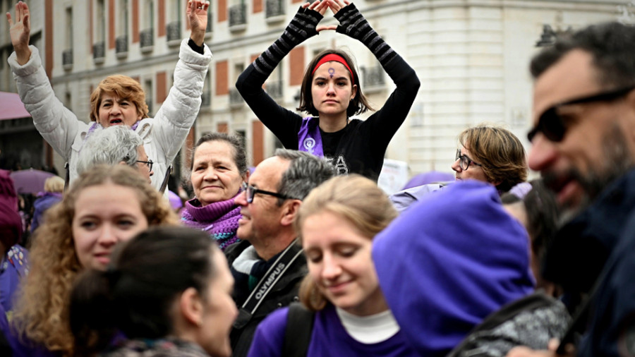 El despido por enfermar afecta más a las mujeres del sector servicios