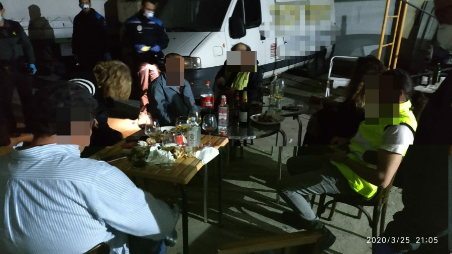 Denunciadas siete personas por una fiesta con alcohol y churrasco en una nave de Culleredo