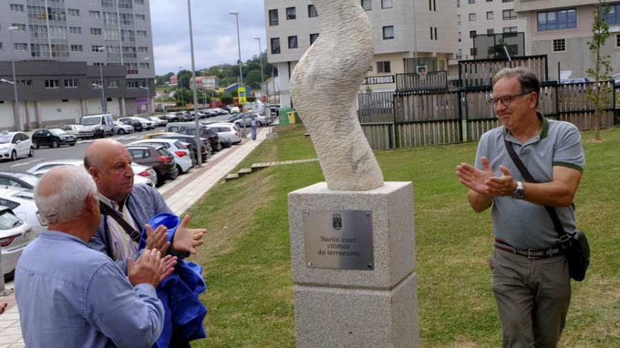 Narón homenajea a las víctimas del terrorismo con la pieza “Mutilación”