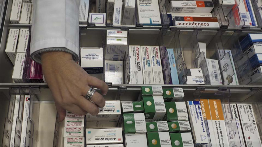 La adjudicación de farmacias amplía el servicio en Narón y en Ares