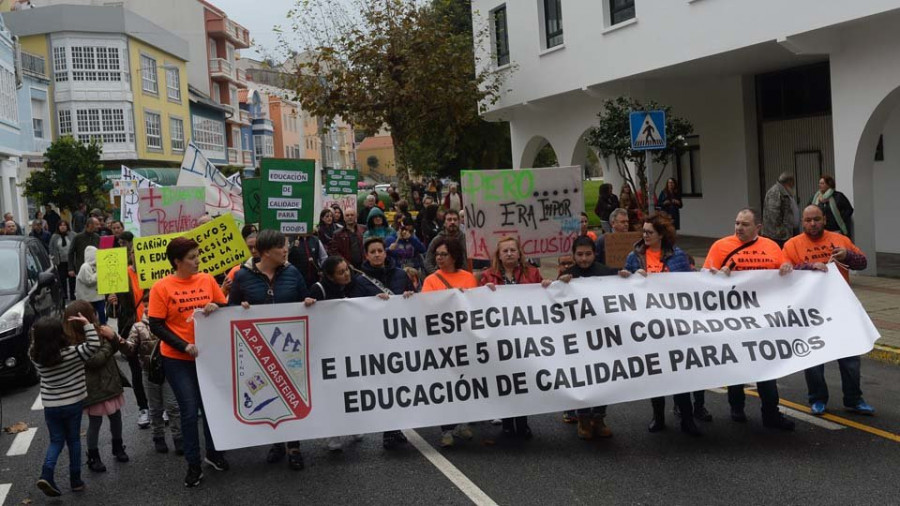 La ANPA del colegio de Cariño seguirá con las protestas si no dotan al centro de más personal