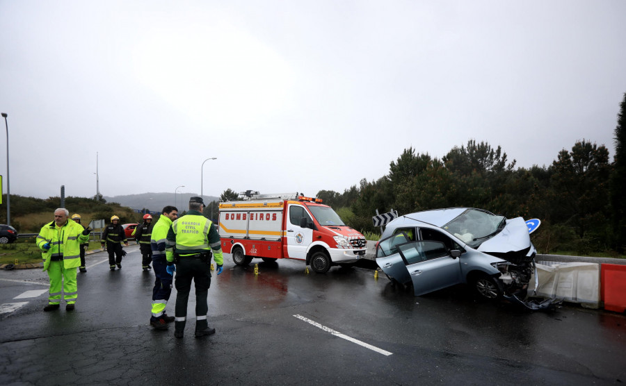 Muere una mujer tras volcar su coche en Culleredo, a la altura de la rotonda de Alvedro
