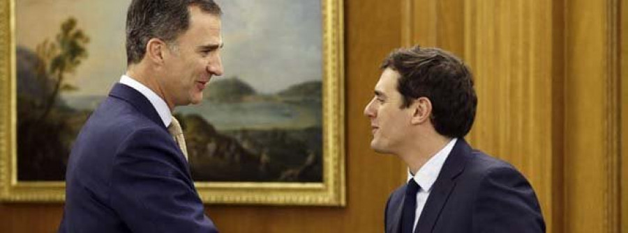 Rivera lamenta la “guerra fría” entre el PP y el PSOE y se ofrece como solución