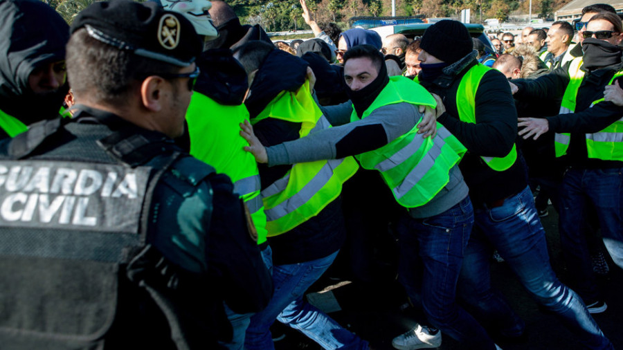 Los taxistas de Madrid y Barcelona rechazan la regulación sobre los VTC