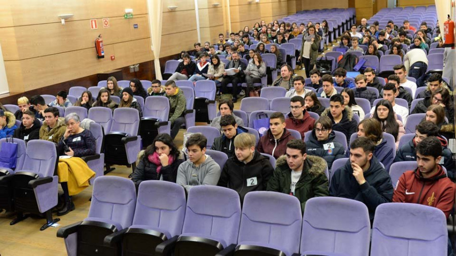 Estudiantes de ESO y Bachiller se acercan a los estudios de Ingeniería en el campus ferrolano