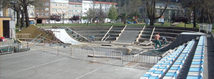 CEDEIRA-El Concello construye en el paseo marítimo de la villa un “skate park”