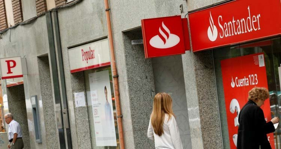 El Santander aplicará un ERE en cuatro oficinas de A Coruña y una de Santiago