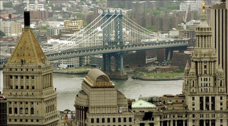 El puente de Manhattan de Nueva York, nuevo hogar de los sin techo