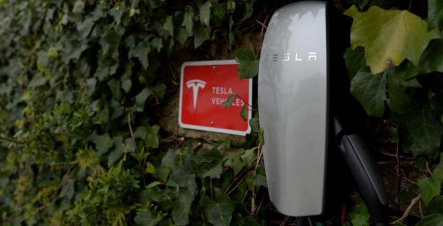 El Pazo da Merced se convierte en un punto de recarga de Tesla Motors