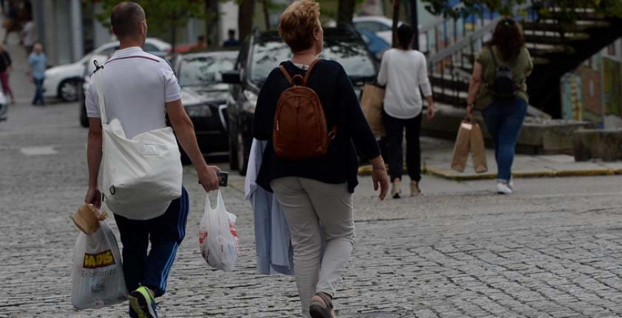 Reportaje | Los compradores se adaptan a la nueva normativa sobre las bolsas de plástico