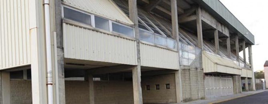 El gobierno local aprueba una inversión de 320.000 euros en el polideportivo de A Malata y Aquaciencia