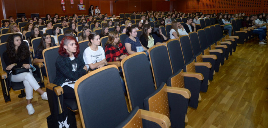 El Marcide acoge a un centenar de alumnos de Enfermería y Podología