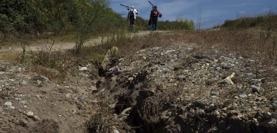 El estado de las pistas del rural se suma a las denuncias por los retrasos en desbroces