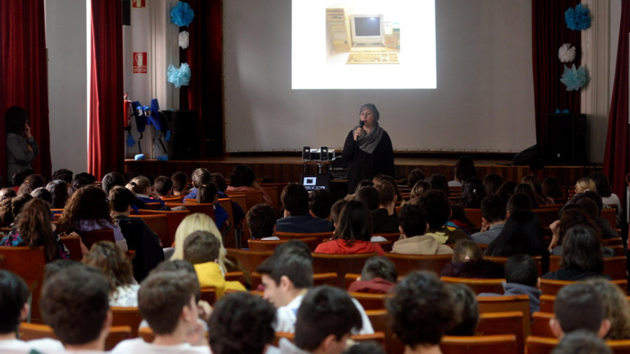 Charlas e outras actividades nas aulas para celebrar o Día da Muller e a Nena na Ciencia